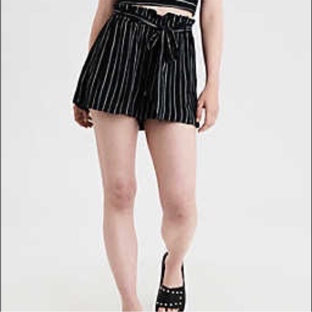 🌸3/$25 American Eagle Lightweight Black & White Stripe Paperbag Shorts, Size L